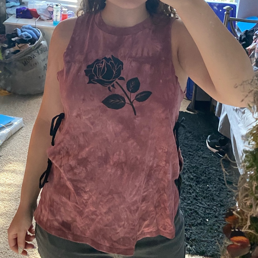 Barley worn Cute tie die rose tank top with ties sides
